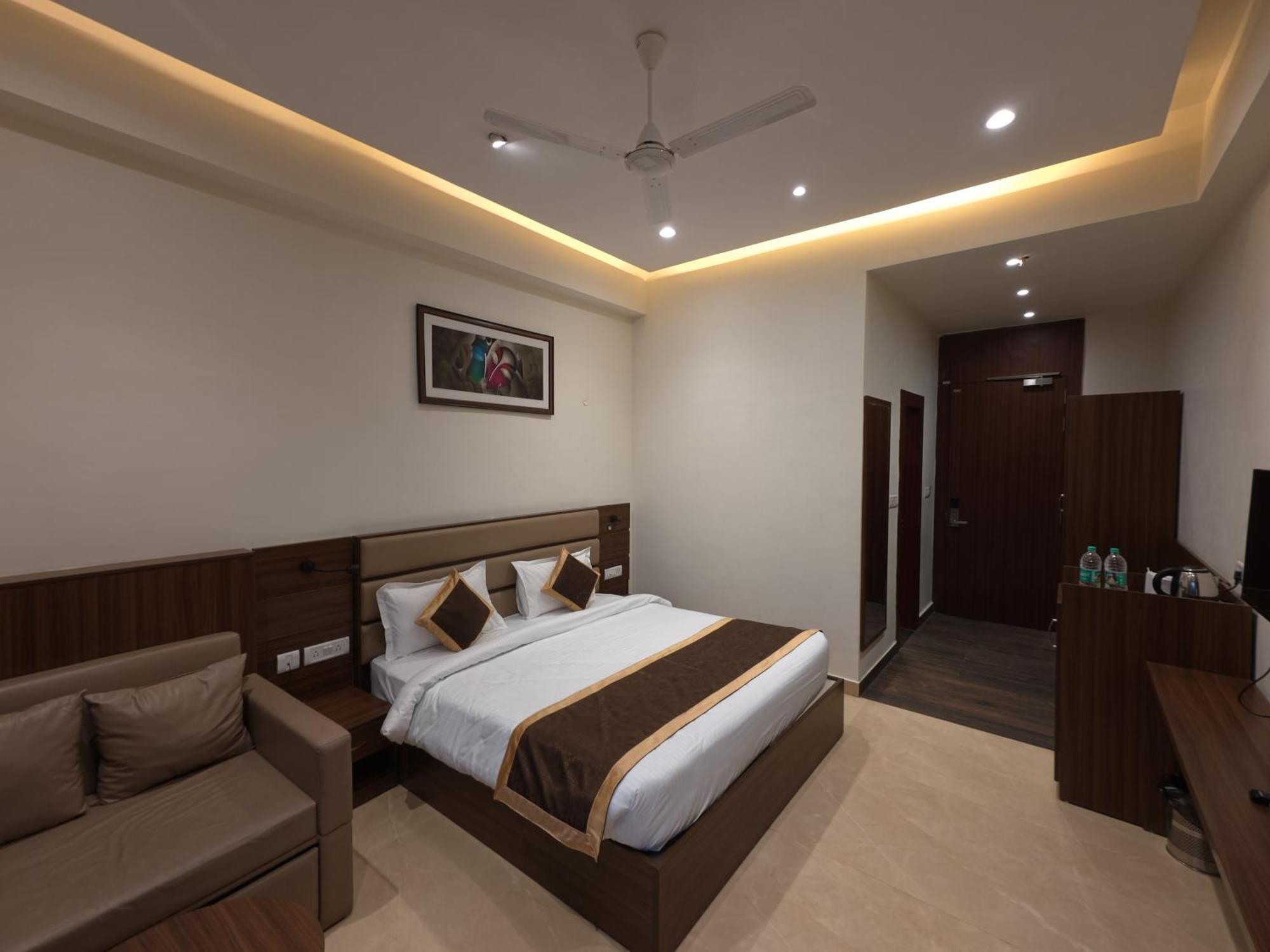 Neelam Orchid Hotel Kanpur Exterior photo
