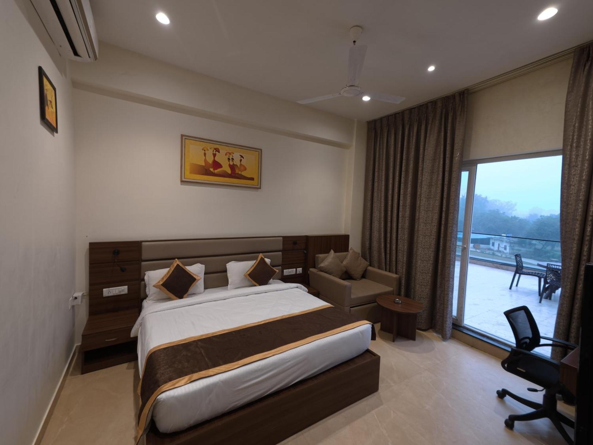 Neelam Orchid Hotel Kanpur Exterior photo