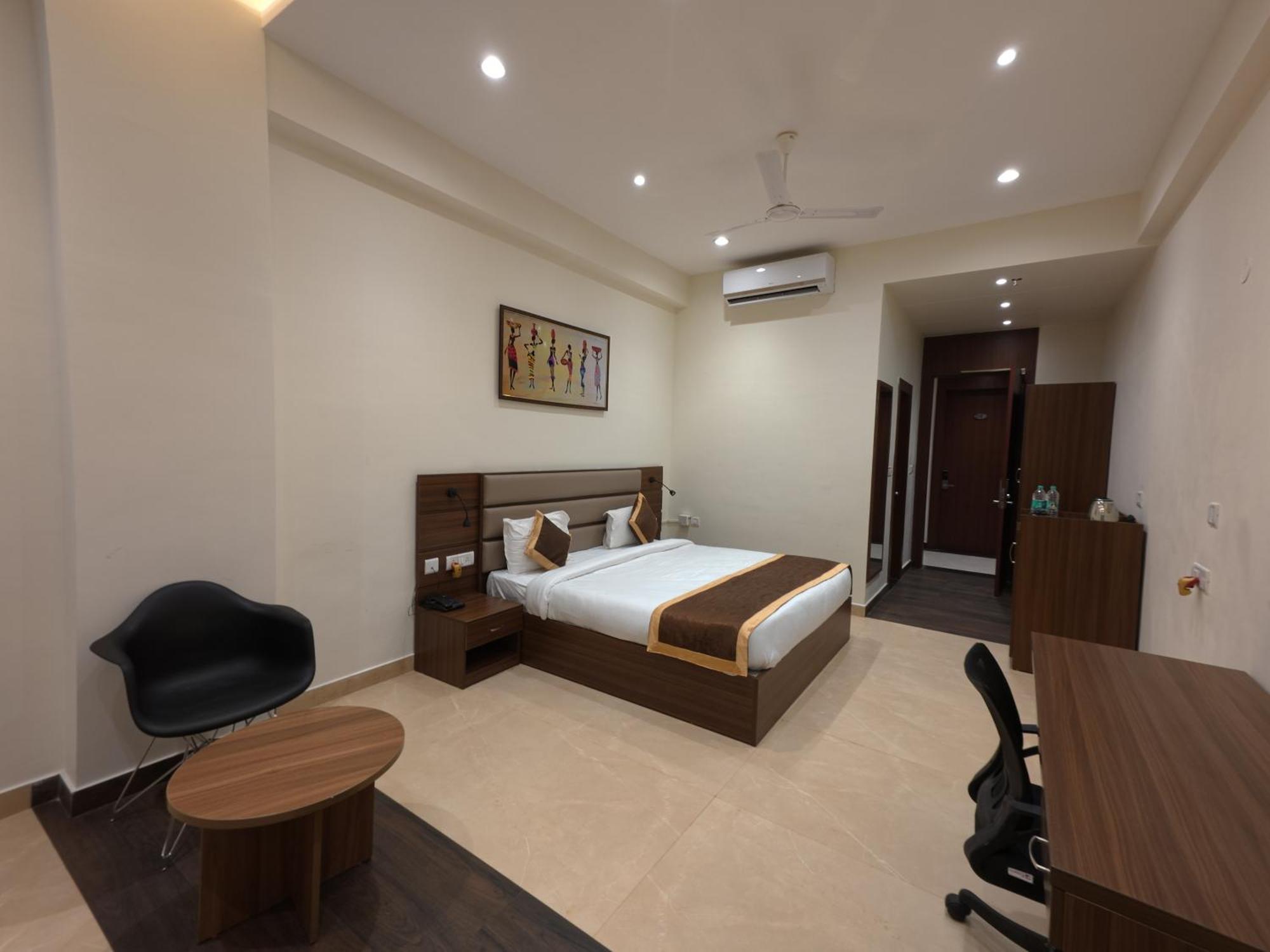 Neelam Orchid Hotel Kanpur Exterior photo